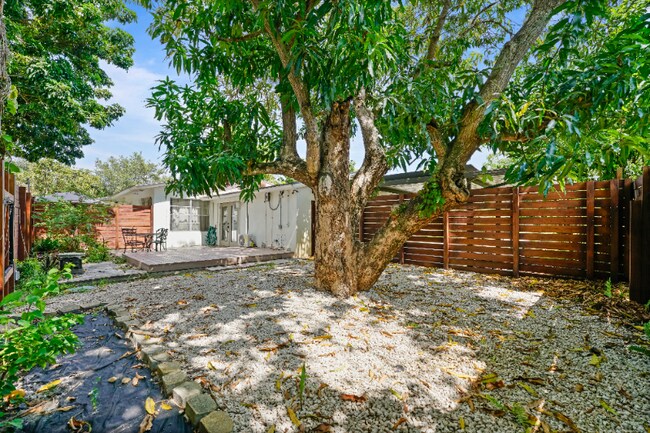 Foto del edificio - 3355 SW 22nd St