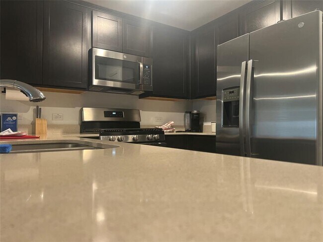 Building Photo - 305 Mica Trl