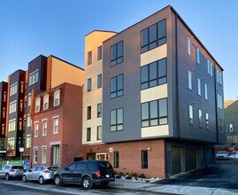 Building Photo - 530 Dorchester Ave