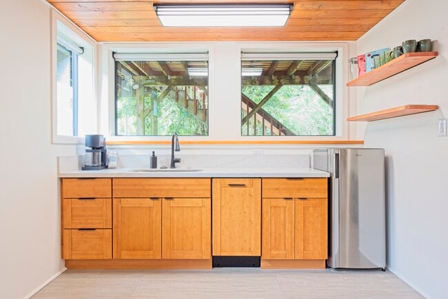 Building Photo - 2828 Dow St