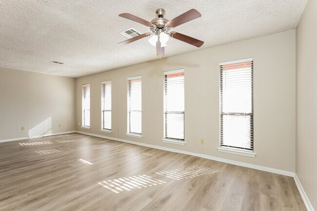 Building Photo - 8220 NW 112th Terrace