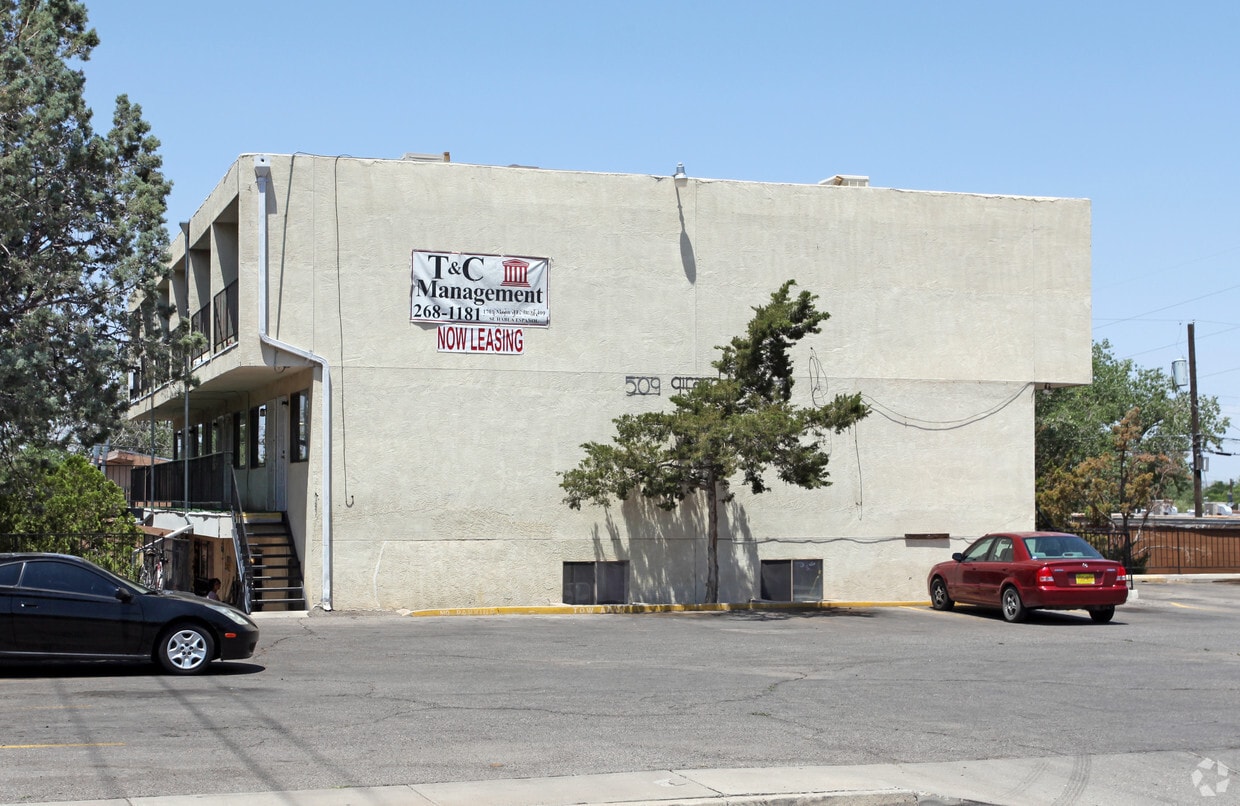 Apartments Near Veterans Hospital Albuquerque - 509 Girard Terrace Apartments