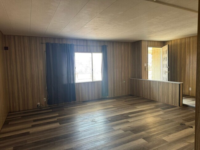 Foto del edificio - Large Customized 2 Bedroom Manuf Home w/Bonus Room= 3 total bedrooms