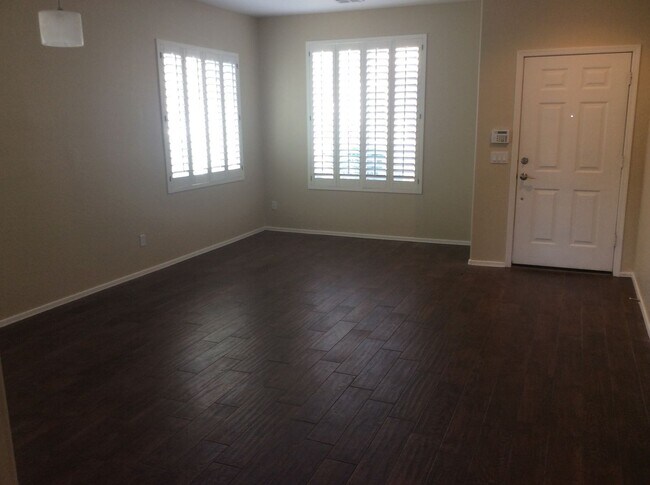 Building Photo - Beautiful 4 bedroom w/huge loft home with pool and spa