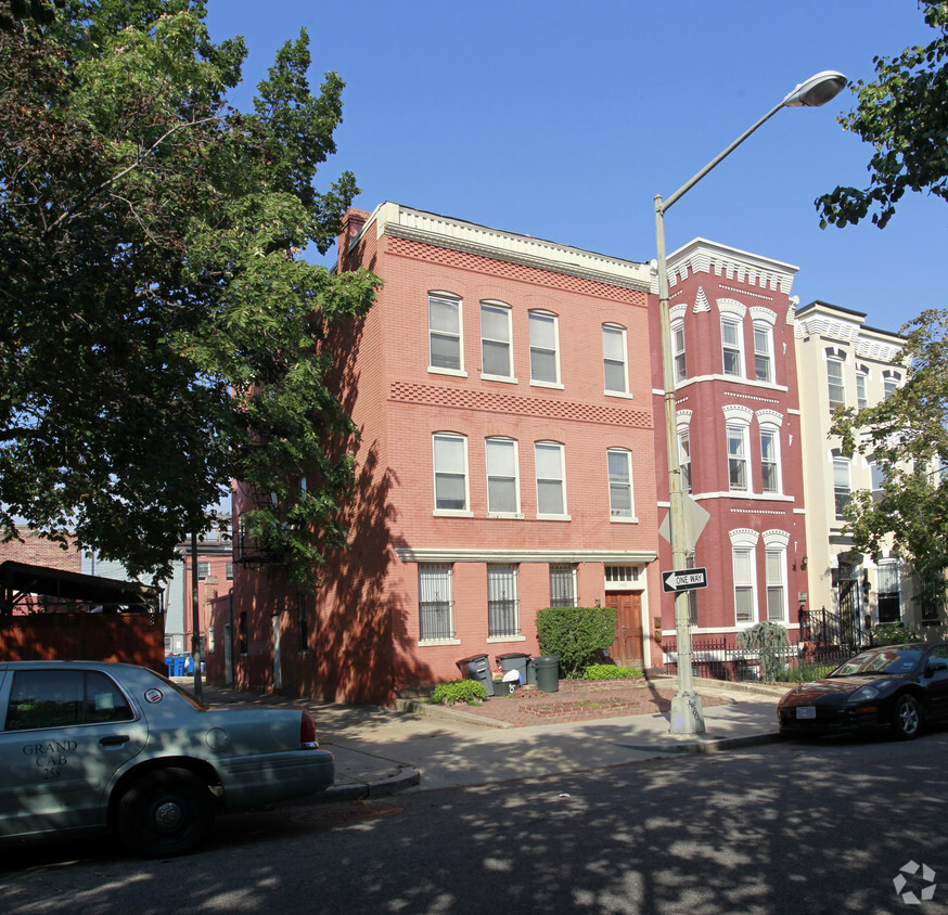 Foto principal - 1406 10th St NW