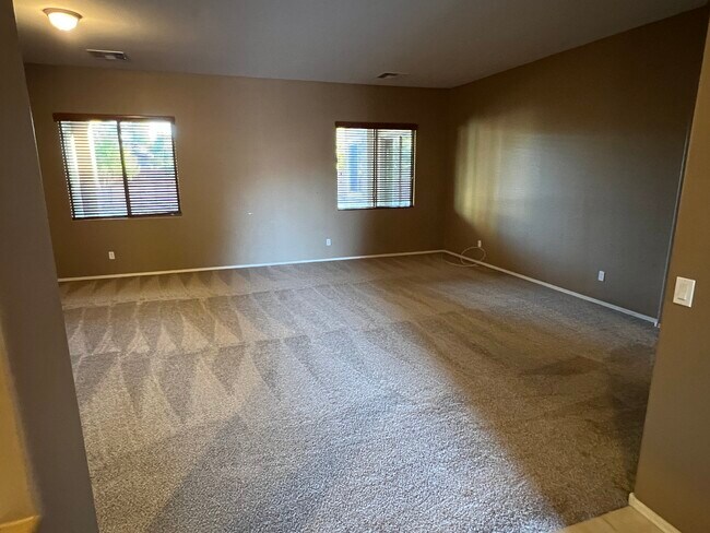 Building Photo - 14393 W Poinsettia Dr
