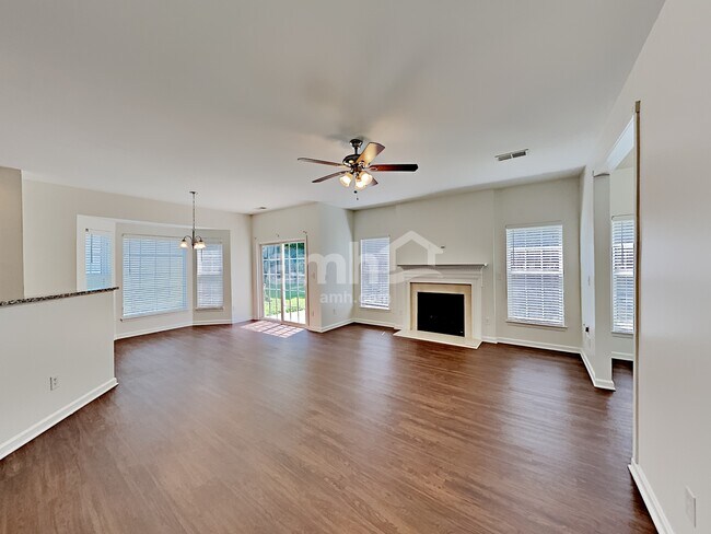 Building Photo - 1019 Canopy Dr