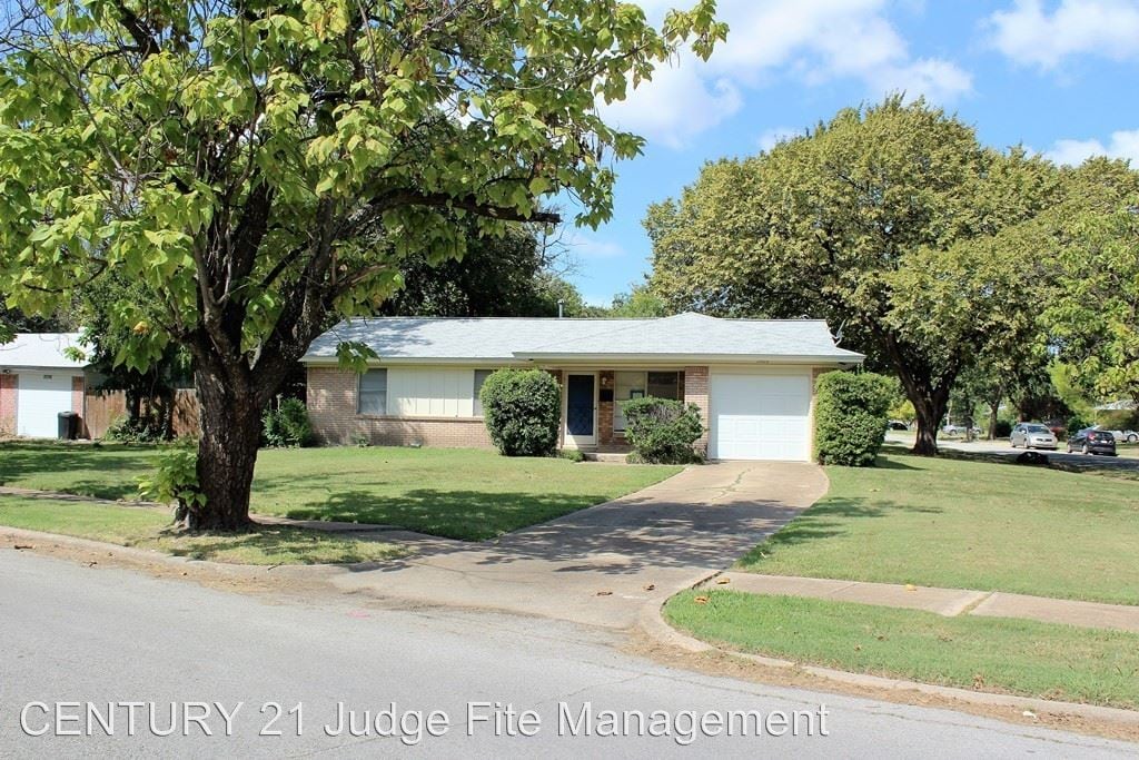Primary Photo - 2002 Tompkins Dr