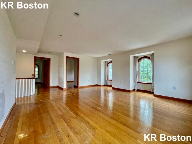 Building Photo - 52 Rawson Rd