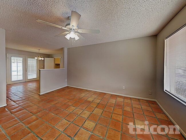 Building Photo - 1246 E Barbara Dr