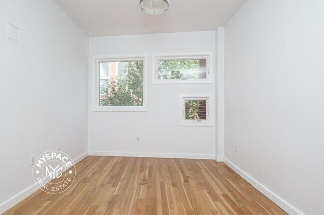 Foto del edificio - 474 Grand Ave