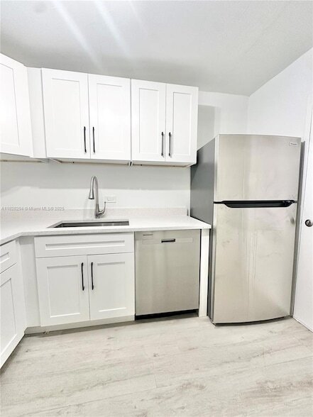 Foto del edificio - 6890 N Kendall Dr