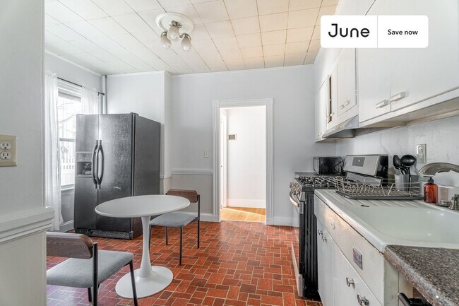 Building Photo - 45 Montcalm Ave