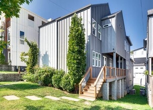 Building Photo - 423b 35th Ave N