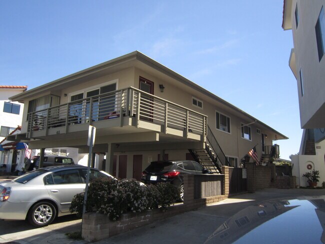 Building Photo - 413 Monterey Ln