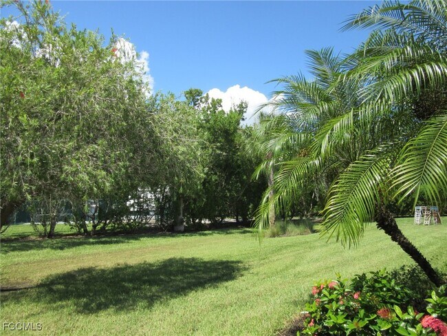 Foto del edificio - 14589 Laguna Dr