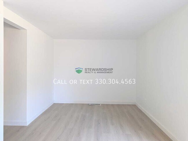 Foto del edificio - 376 Oak Mnr Ave NE