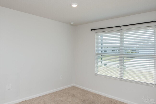 Foto del edificio - 7486 Oak Lake Blvd