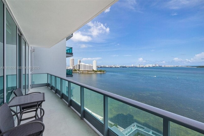 Foto del edificio - 1331 Brickell Bay Dr