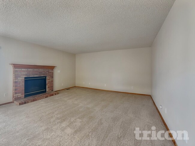 Building Photo - 5525 E 130th Dr