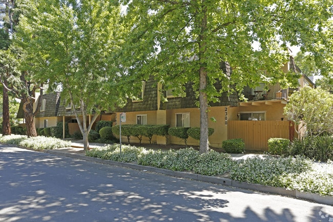 Primary Photo - 2300-2306 G St