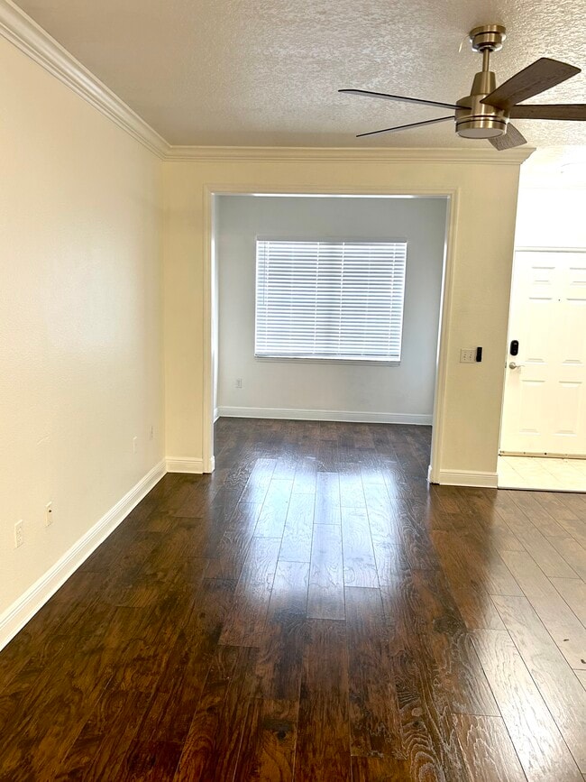 Living Space - 316 Southern Pecan Cir