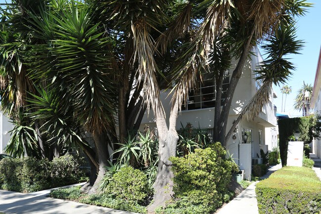 Building Photo - 426 S Maple Dr