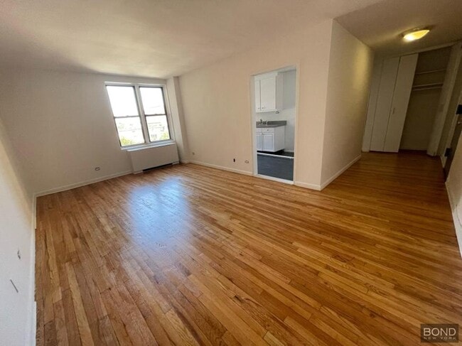 Foto del edificio - 1 bedroom in Queens NY 11106