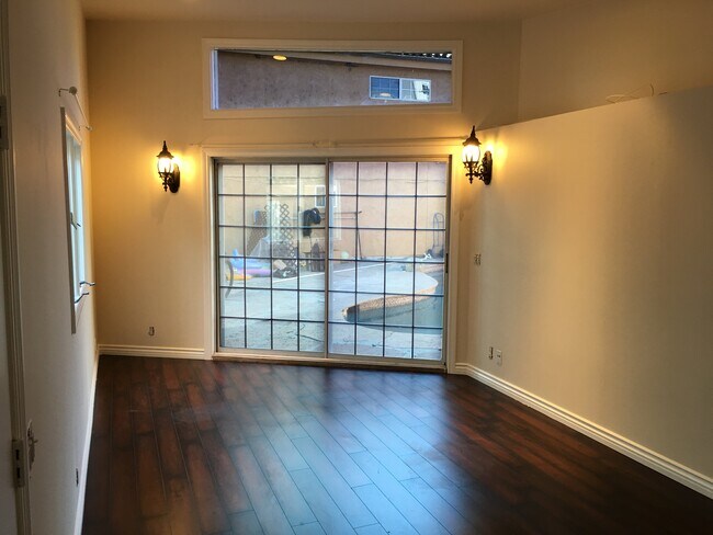 Foto del edificio - 15236 Hesby St