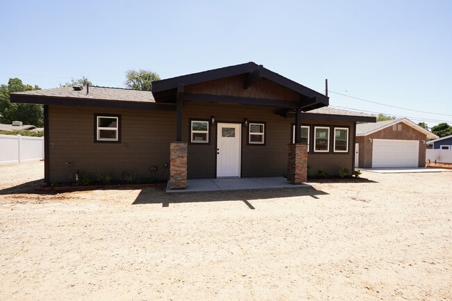Building Photo - 4805 Charlotte Way