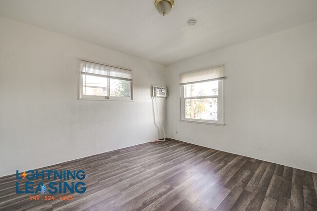Building Photo - 14759 1/2 Vanowen-4B
