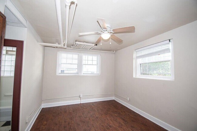 Foto del edificio - 5819 E Washington St