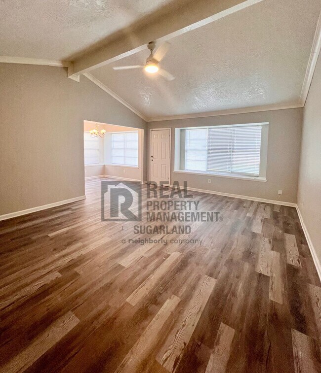 Building Photo - Beautiful One Story Home