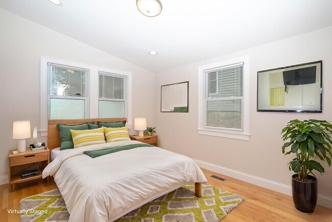 Foto del edificio - 592 Poplar St