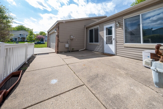 Building Photo - 15888 Griffon Path