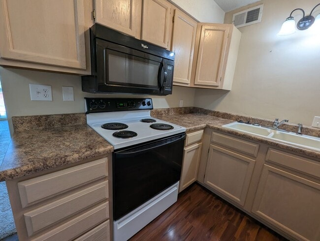 Building Photo - Modern 1BR Condo at Pembroke Gardens – Balcony, Pool Access & Utilities
