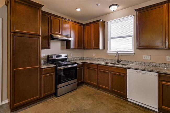 Building Photo - 1300 Hausman Dr