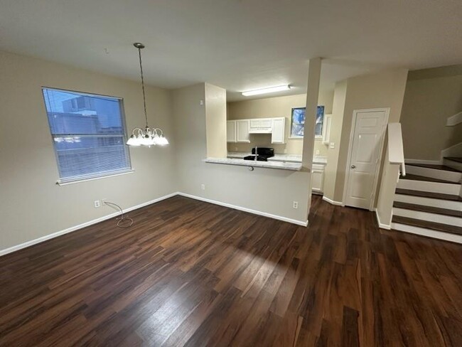 Foto del edificio - 6435 Waldron Dr
