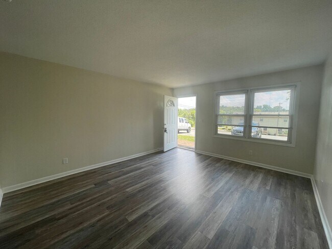 Foto del edificio - 332 Old Gray Station Rd