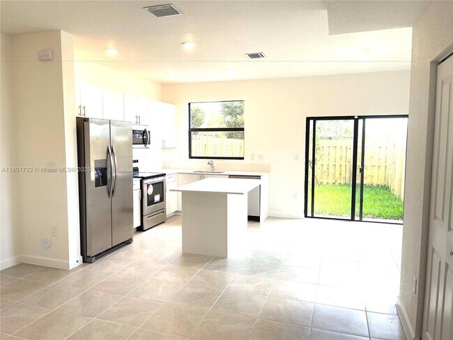 Foto del edificio - 28581 SW 132nd Ct