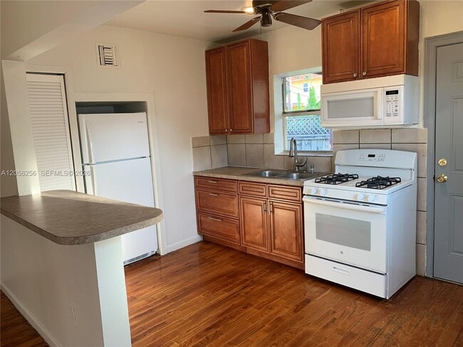 Building Photo - 1806 Funston St