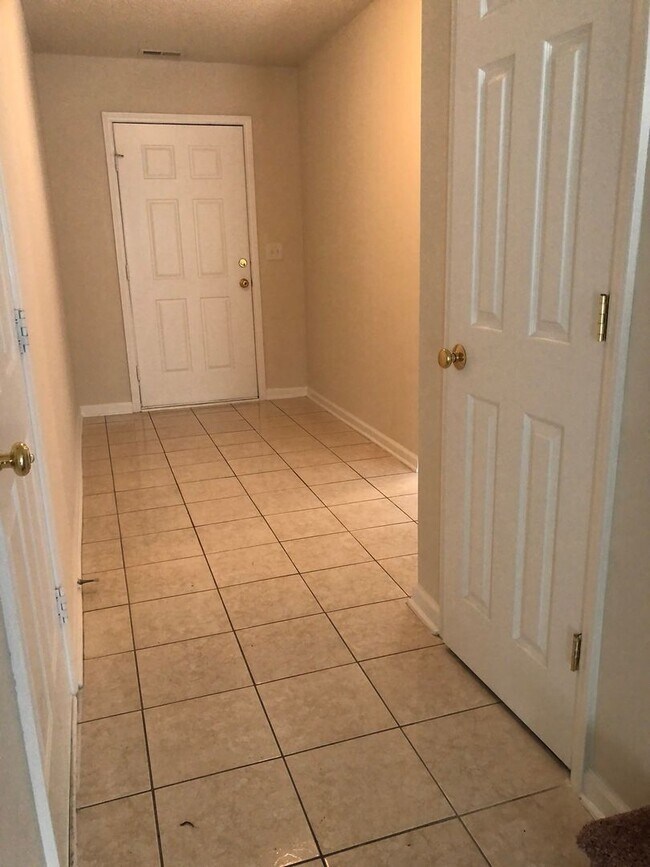 Building Photo - Available for immediate move in - Gorgeous...