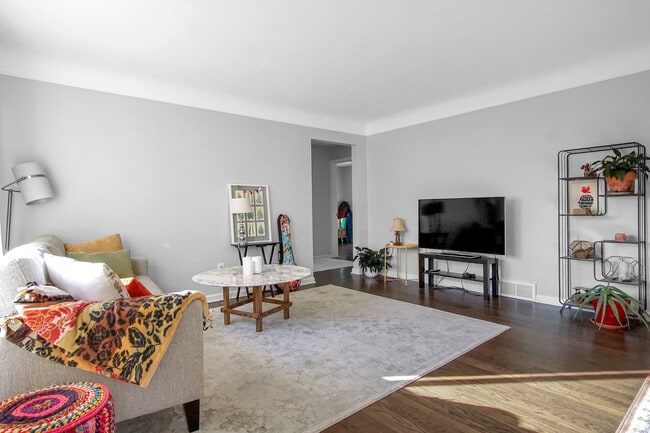 Living Room - 24330 Manistee St