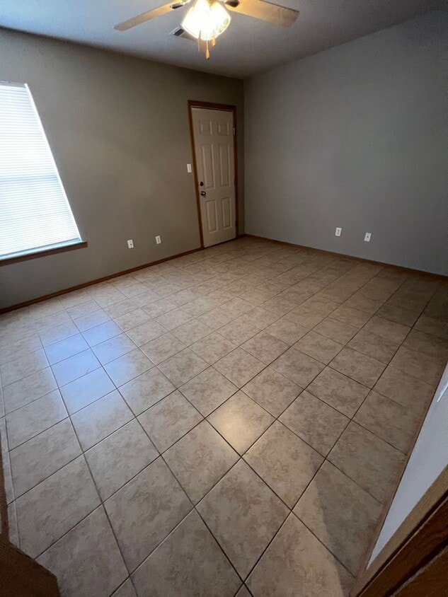 2002 Plum Creek Ln Unit A, Alma, AR 72921 Room for Rent in Alma, AR