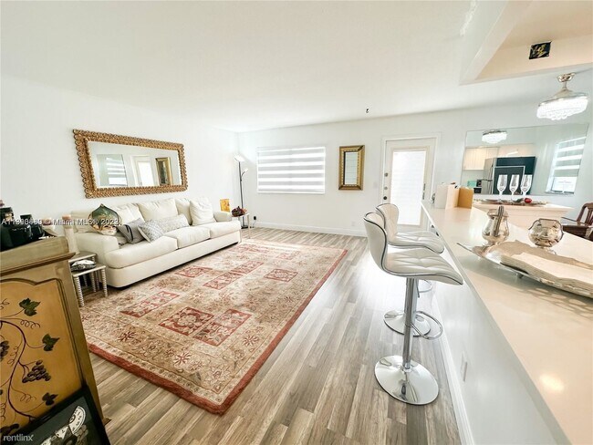 Building Photo - 2 br, 2 bath Condo - 665 Flanders N # 665