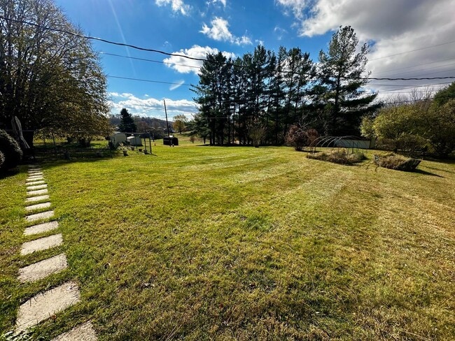 Building Photo - Beautiful Home in Christiansburg