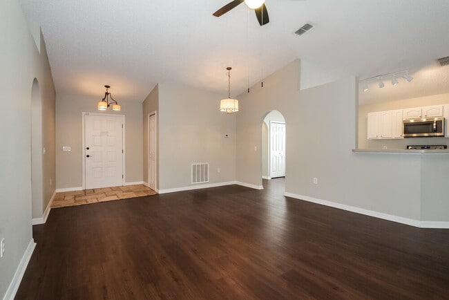 Foto del edificio - 12930 Kings Lake Dr