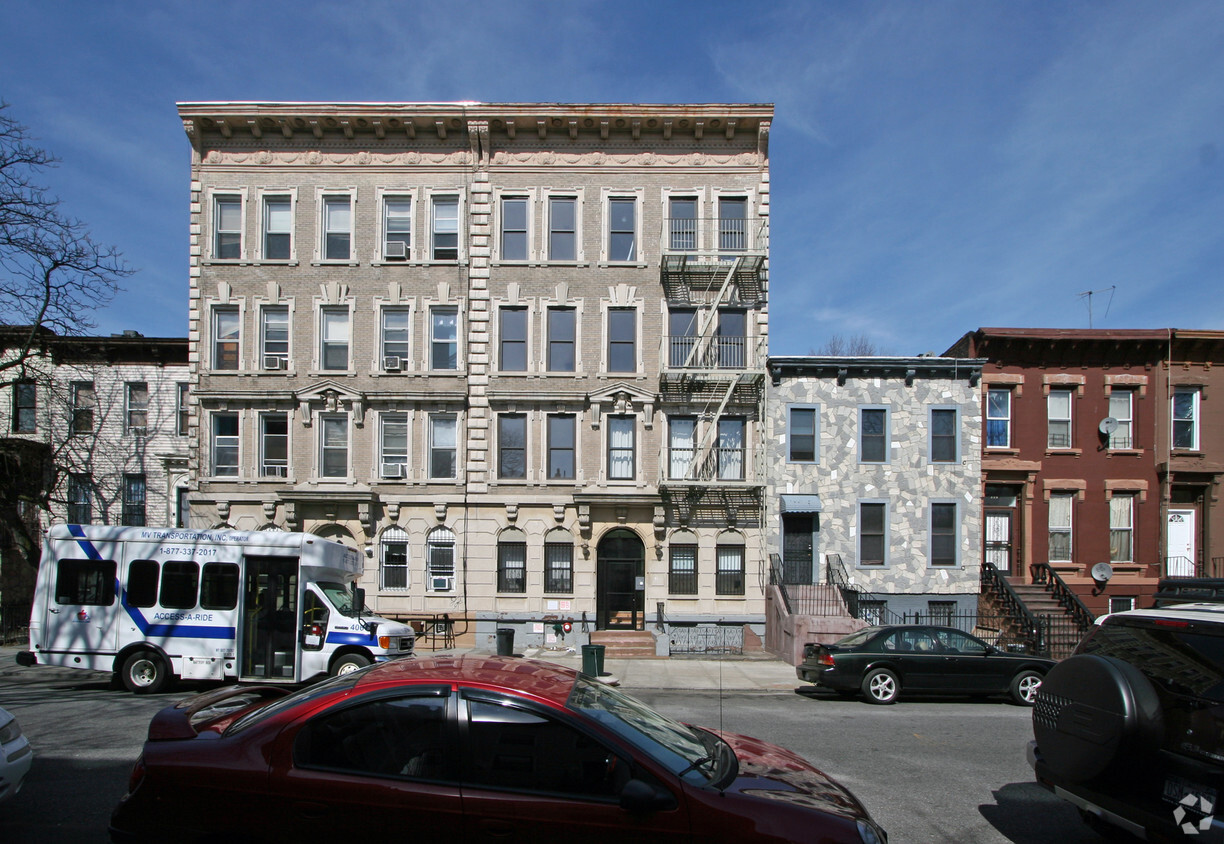 Building Photo - 693 Madison St