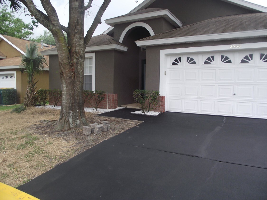 Foto principal - 2556 Bear Creek Court