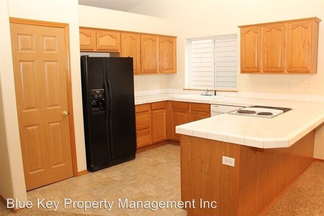 Building Photo - 3 br, 2 bath House - 16961 SE Dunhill Loop